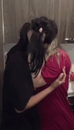 So into the kiss girlskissing