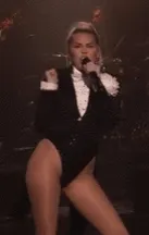 miley cyrus showing off her sweet sexy legs