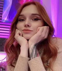in addition to broadcasts on the popular site, she also likes to hold private broadcasts for her most loyal and most horny fans