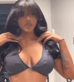 sexy black babe knows she’s hot as fuck