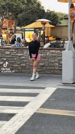 Walking by🍑🥵
