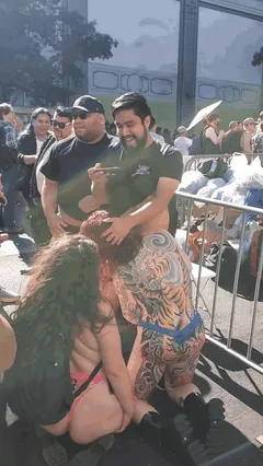 It was so hot seeing these 2 girls sucking off 1 guy at the Folsom Festival. PublicBlowjobs