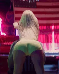 iggy azalea shakes sexy ass
