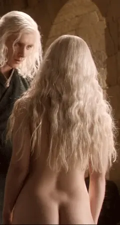 emilia clarke -5/87 -5'2''- 34-26-34''- 32b-cup - 115lbs - 8-shoe, uk anal-ingus! - yum! yum!