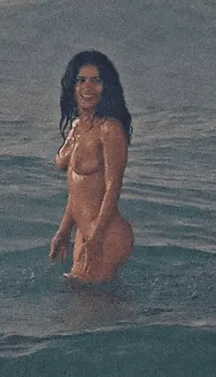 Salma Hayek giving an enticing invitation