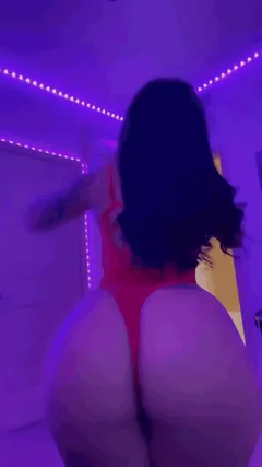 clauguzman nude shaking her so perfect juicy ass!