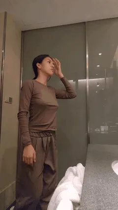 Undressing not noticing the camera