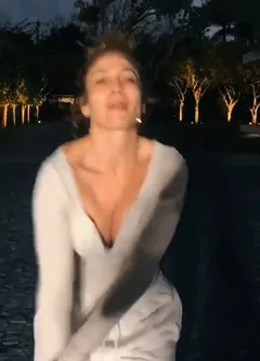 jlo boobs dancing