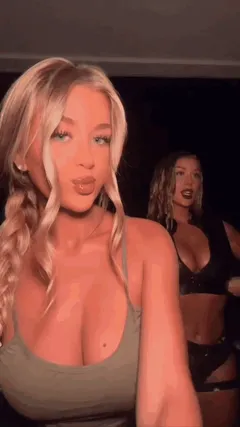 Blonde baddie