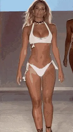 babe in bikini