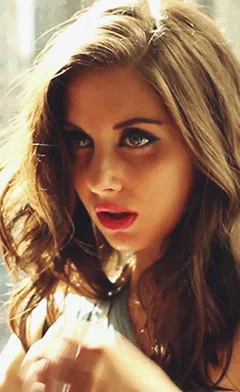 alison brie -12/82 -5'3''- want her....kiss! kiss!
