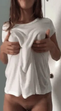 t shirt lift selfie