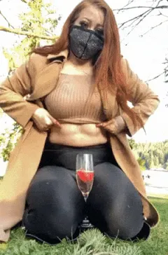 poisynivy public flashing