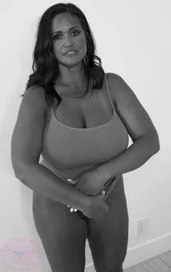 milf revealing her giant tits.
