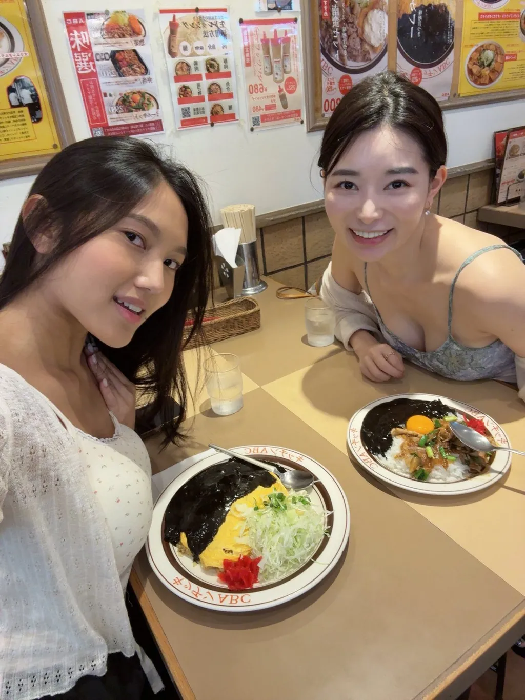 ASIAN AMATEUR LEAKS TAKING MASSIVE BBC DEEP BABE933