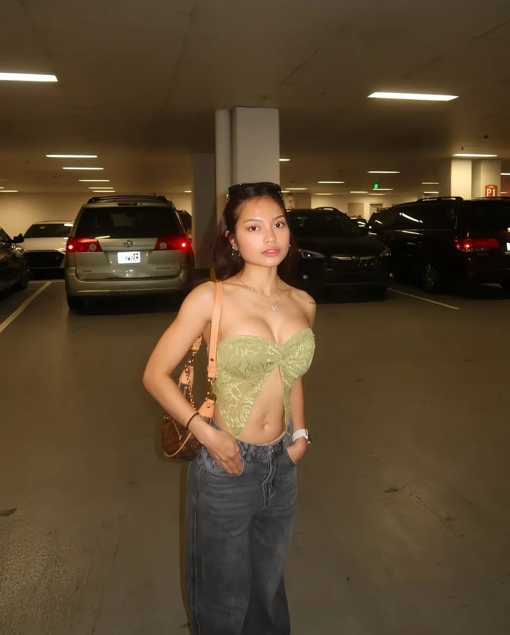 ASIAN AMATEUR LEAKS GF CREAMED ON BBC BABE889