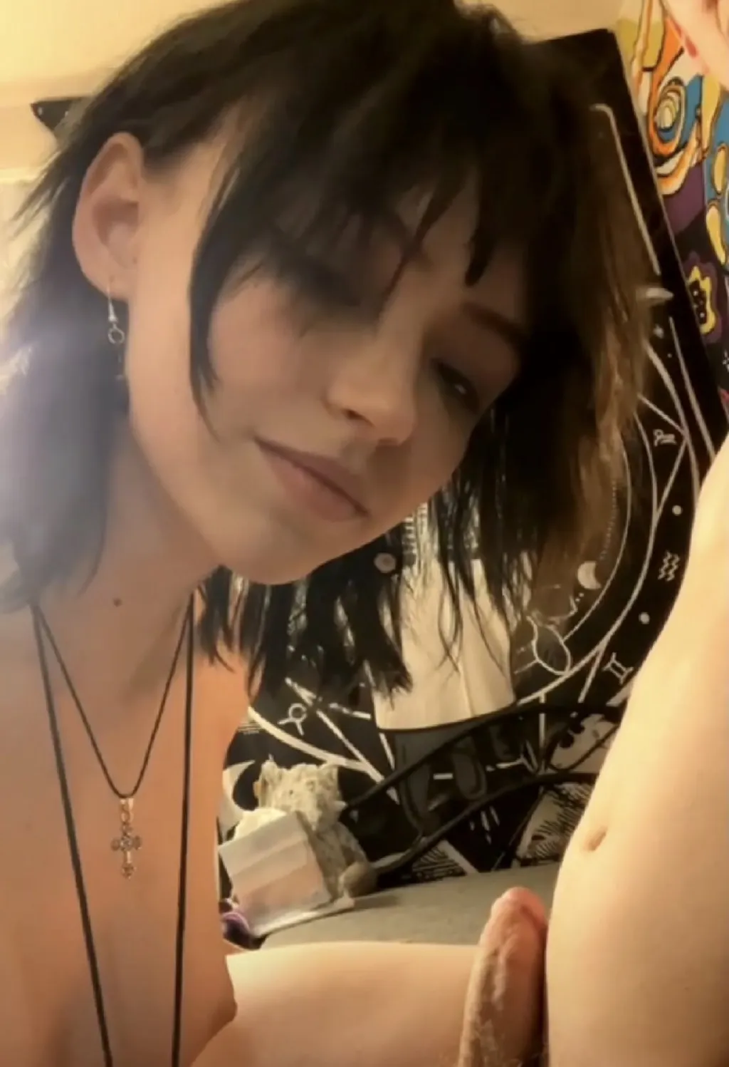 Alt teen gives friend a blowjob for snap