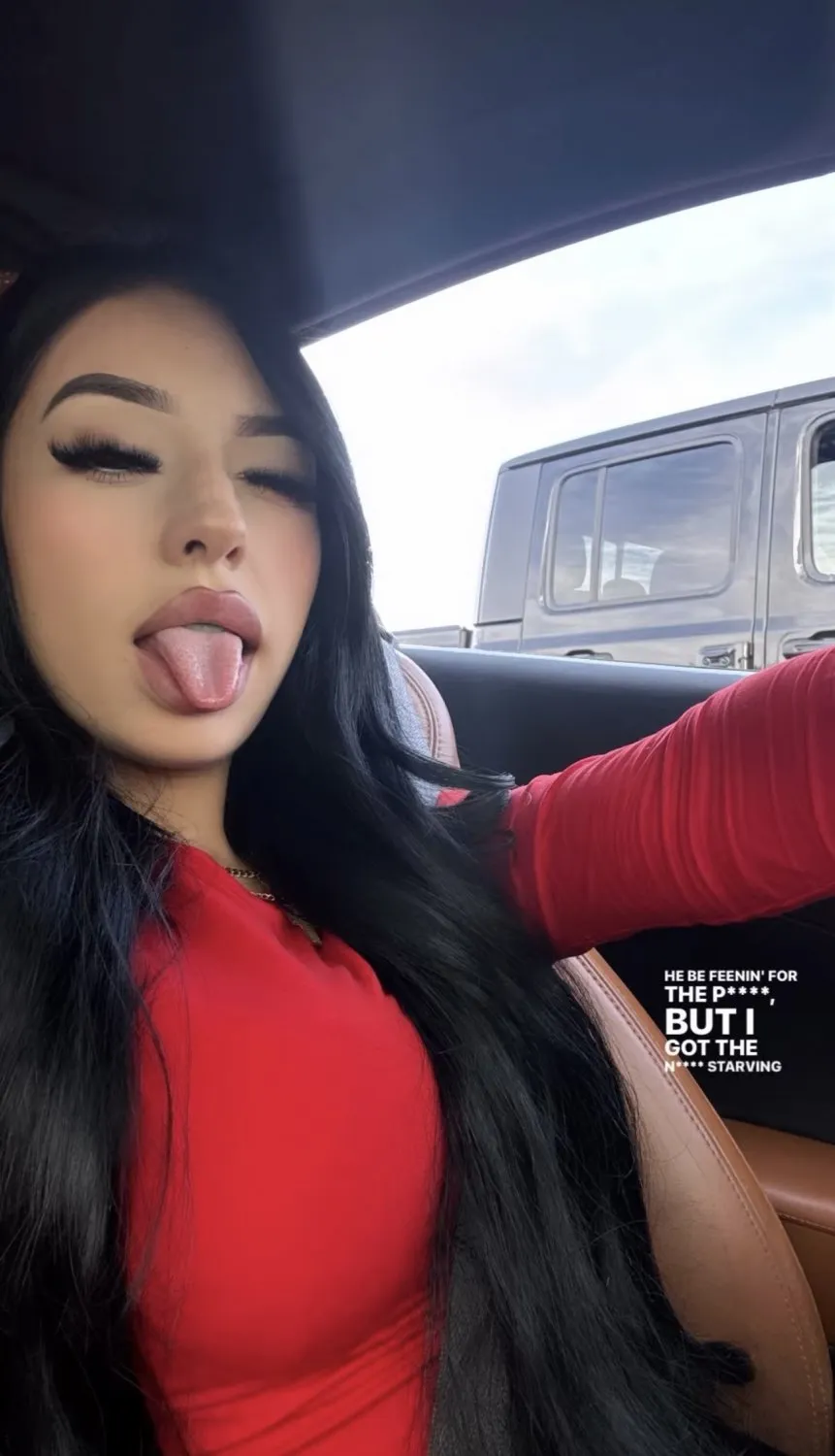 Petite Latina Hoe Plays w Dildo