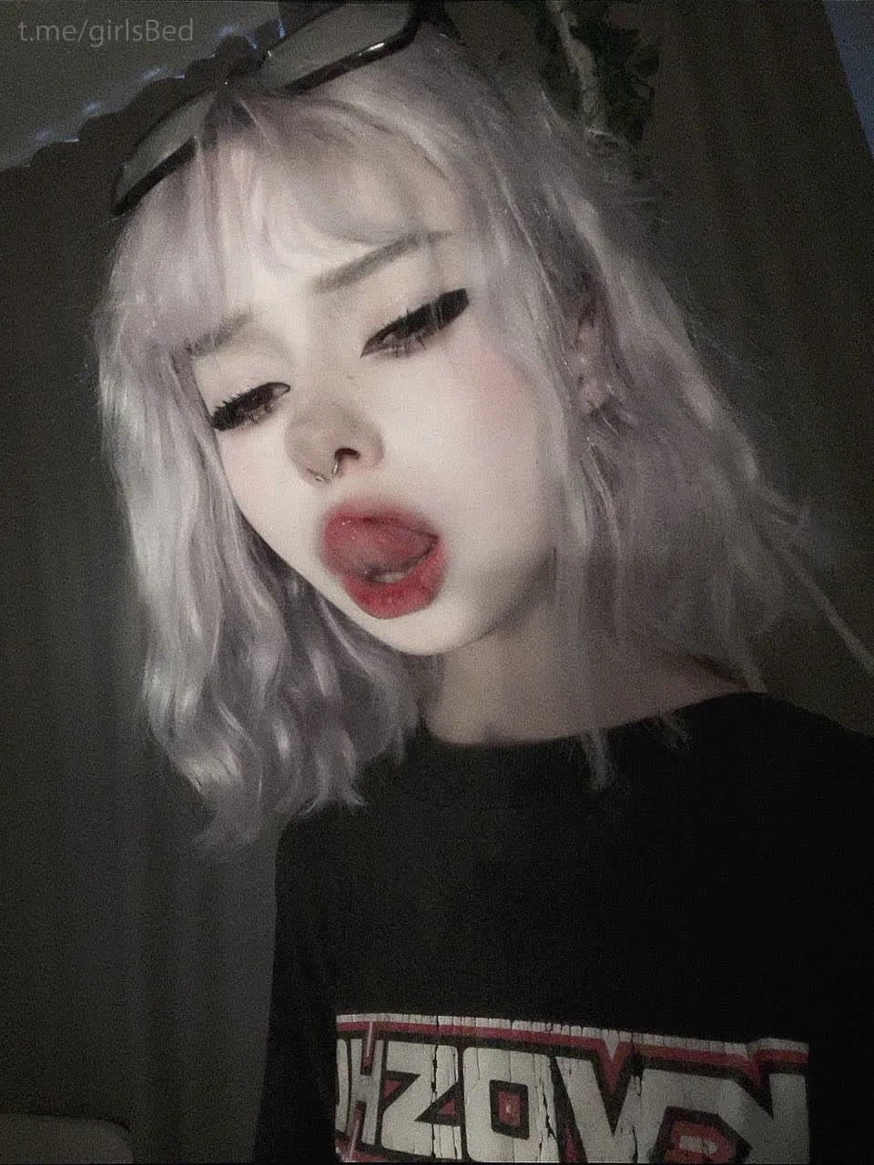 Emo Goth slut know´s how to suck and ride it leaked sextape