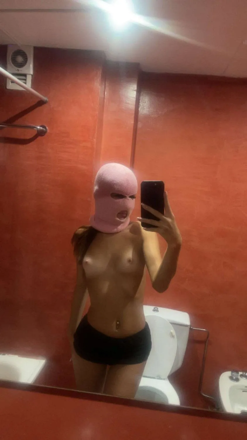 Ski mask slut eating that dick