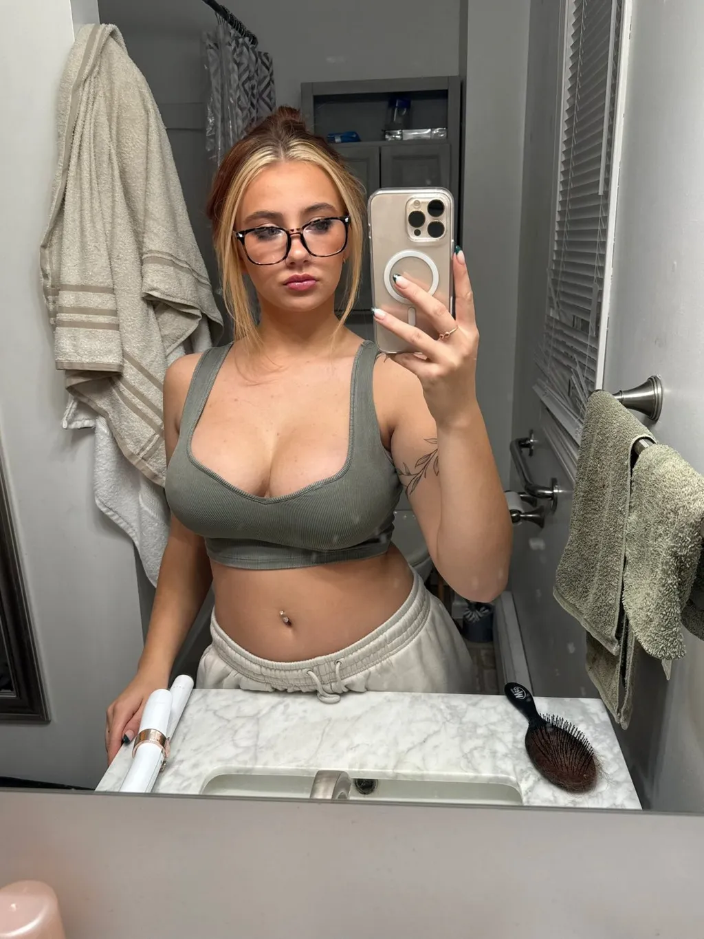 HOT TEEN ABG e-girls MASTURBATING (LEALED) (joy, latina, teen, ass, e-girls, asian, abg, japanese)